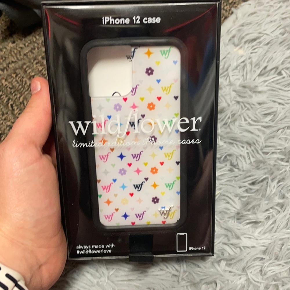 Says iPhone 12 but it is actually iPhone 12 mini wildflower logo case
